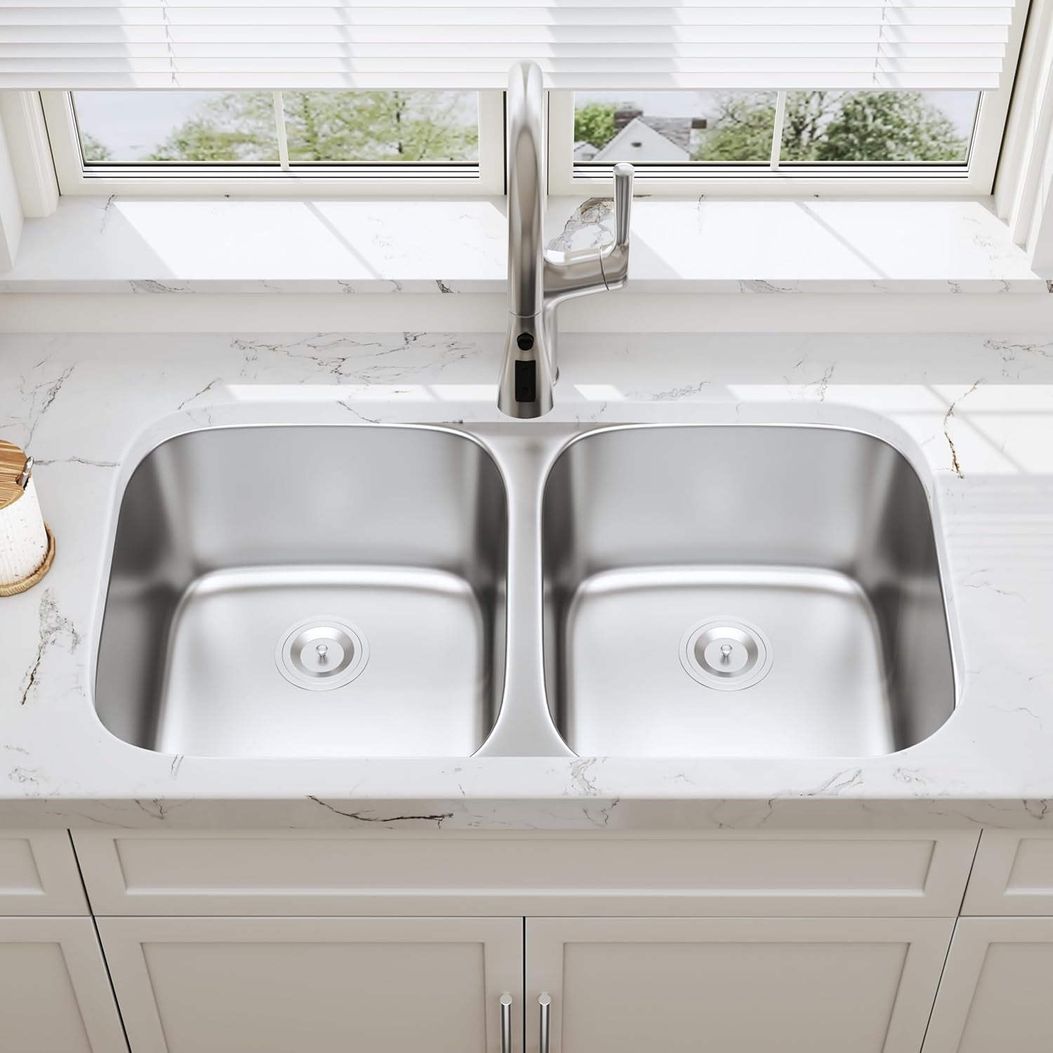 32 Inch Undermount 50/50 Double Bowl Kitchen Sink 18 Gauge Stainless Steel round Corner Curved Shape Deep Sinks with Basket Strainer 32" X 18" X 9"